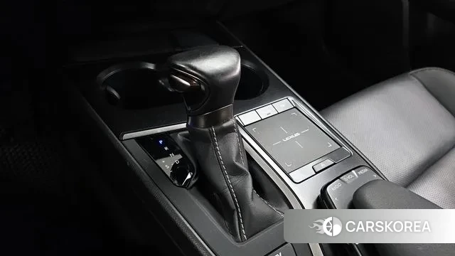 Lexus UX250h id 3788566 из Кореи 19