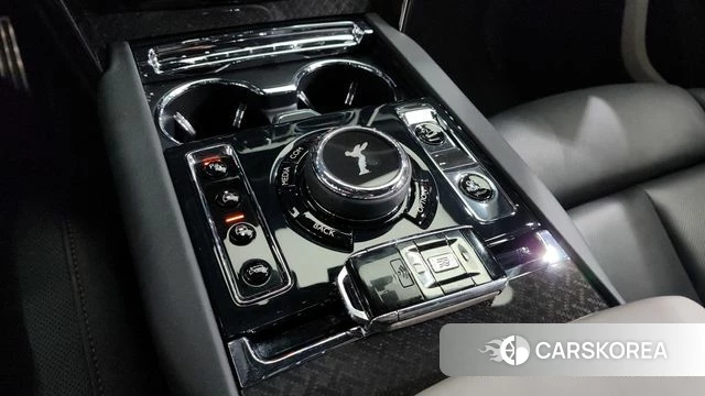 Rolls-Royce Cullinan id 4243761 из Кореи 19
