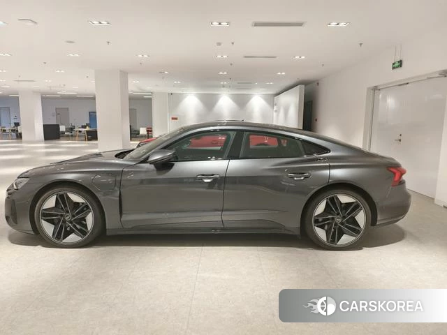 Audi e-tron GT id 4272277 из Китая 9