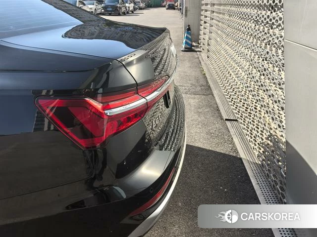 Audi A6L id 4260909 из Китая 13