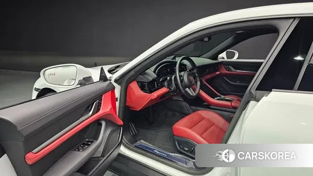 Porsche Taycan id 3082739 из Кореи 19