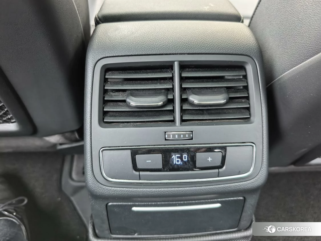 Audi A4L id 4452708 из Китая 18