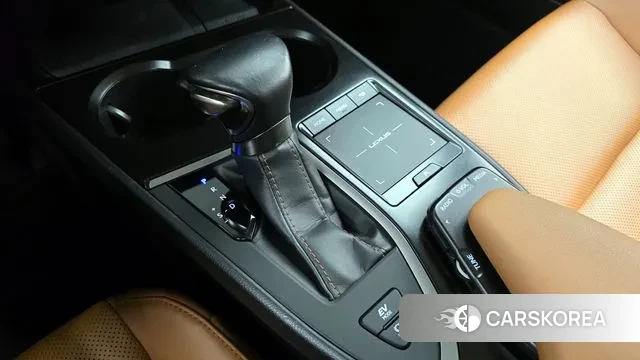 Lexus UX250h id 3713592 из Кореи 19