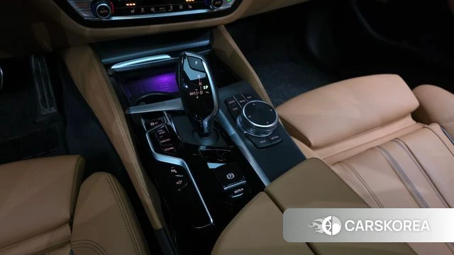 BMW 5 Series (G30) id 3832227 из Кореи 19