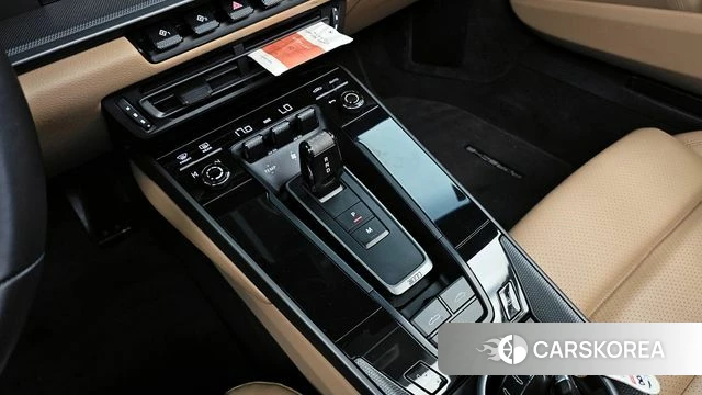 Porsche 911(992) id 4361671 из Кореи 29