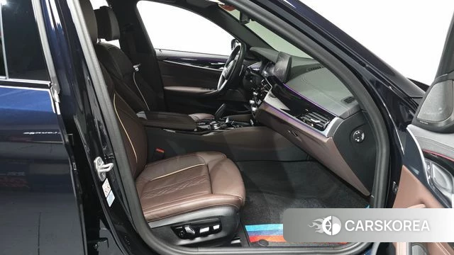 BMW 5 Series (G30) id 3858813 из Кореи 19