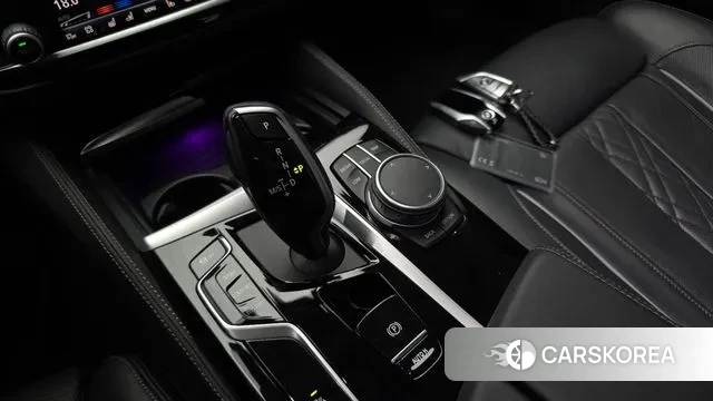 BMW 5 Series (G30) id 3708497 из Кореи 19