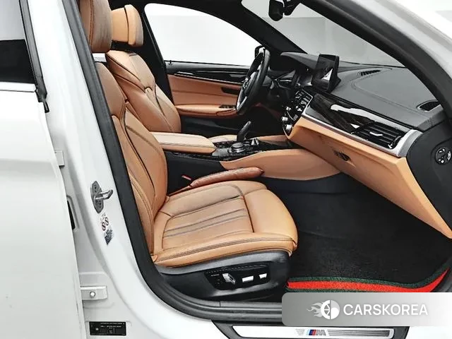 BMW 5 Series (G30) id 3545916 из Кореи 19