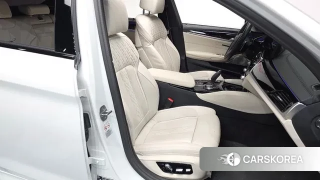 BMW 5 Series (G30) id 3452683 из Кореи 19