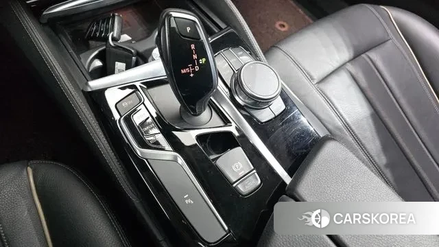 BMW 5 Series (G30) id 3761471 из Кореи 19