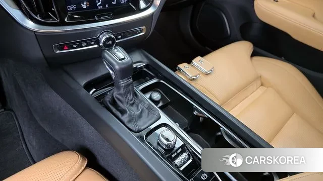 Volvo V60 Cross-Country 2nd Generation id 3479973 из Кореи 19