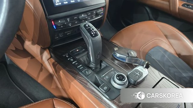 Maserati Quattroporte id 4662713 из Кореи 19