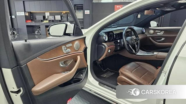 Mercedes-Benz E-Class W213 id 4702630 из Кореи 32