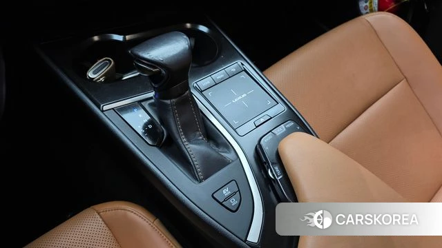 Lexus UX250h id 4325442 из Кореи 23