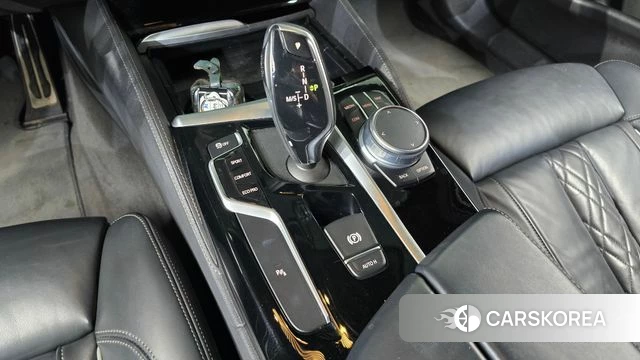 BMW 5 Series (G30) id 3905070 из Кореи 19