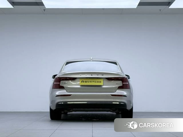 Volvo S60 id 3902213 из Китая 19