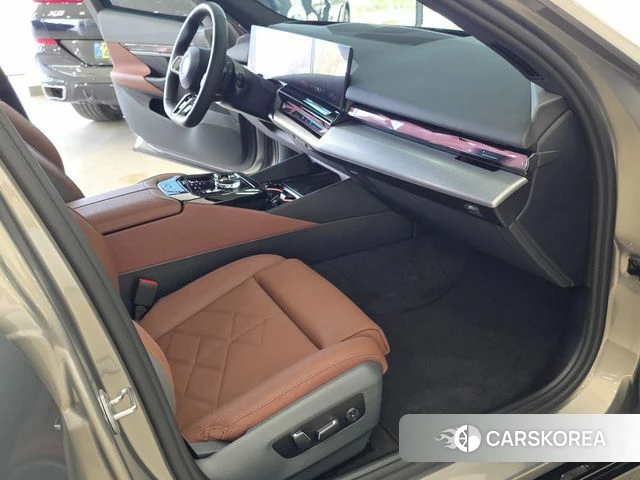 BMW 5 Series (G60) id 4206492 из Кореи 19