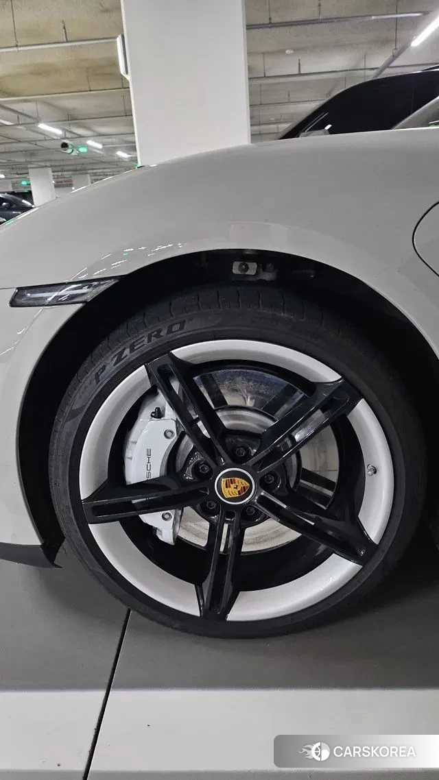 Porsche Taycan id 3695506 из Кореи 18