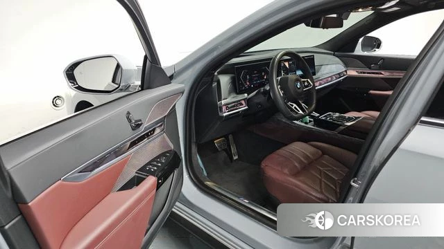 BMW 7 Series (G70) id 4223159 из Кореи 39