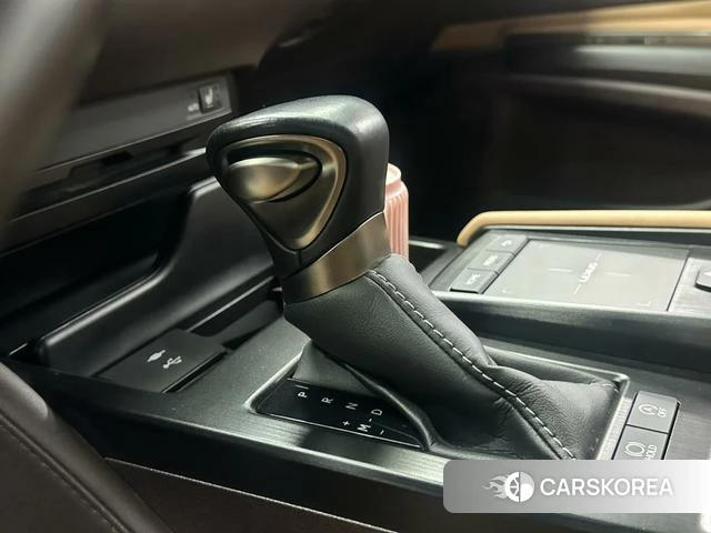 Lexus ES id 4291526 из Китая 19