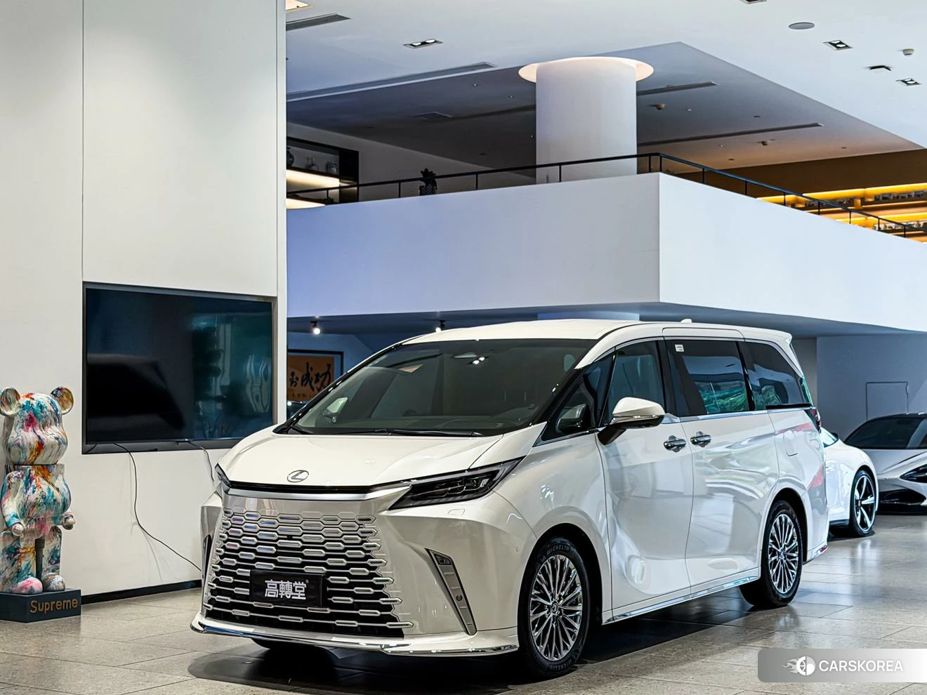 Lexus LM id 4461923 из Китая 21