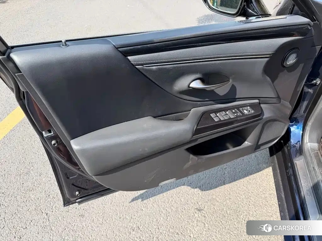 Lexus ES id 4644735 из Китая 13