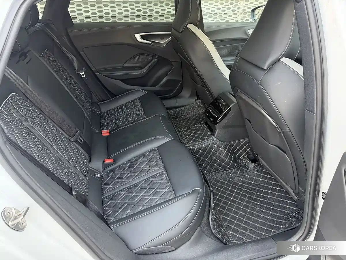 Audi A5L id 4548315 из Китая 9