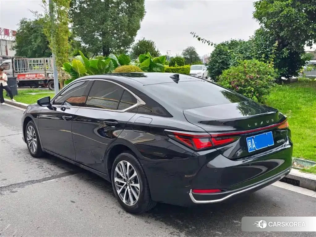 Lexus ES id 4514308 из Китая 9