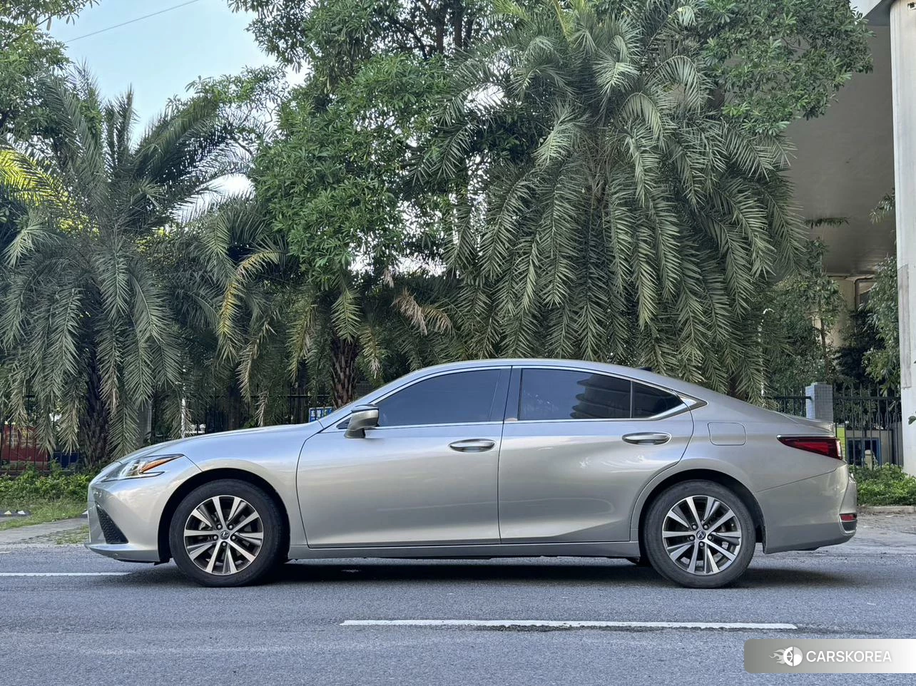 Lexus ES id 4513836 из Китая 13