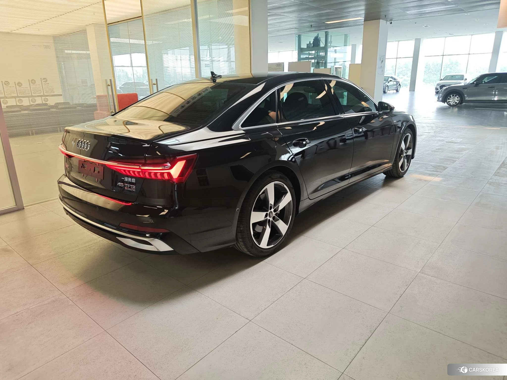Audi A6L id 4512707 из Китая 9