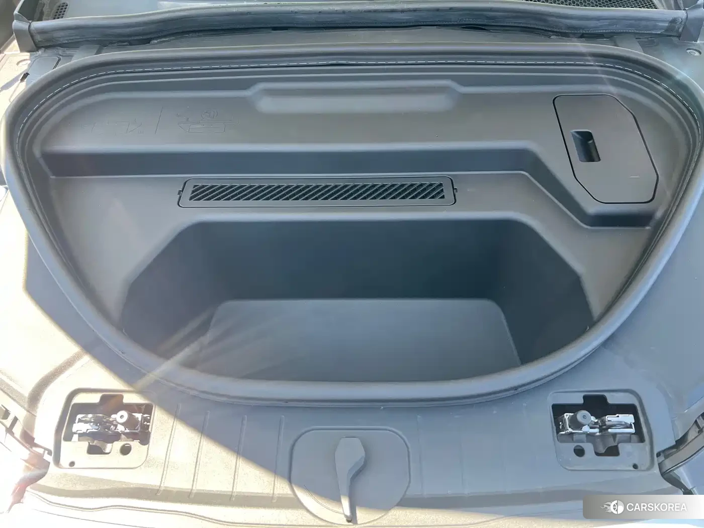 Audi Q6L id 4628139 из Китая 9