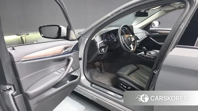 BMW 5 Series (G30) id 3615359 из Кореи 19