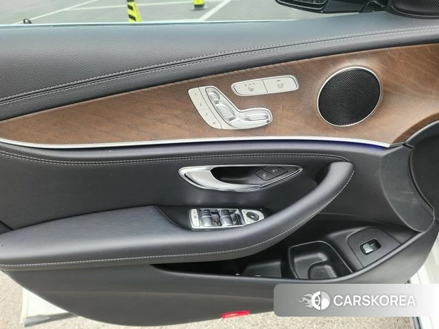 Mercedes-Benz E-Class W213 id 3792477 из Кореи 19