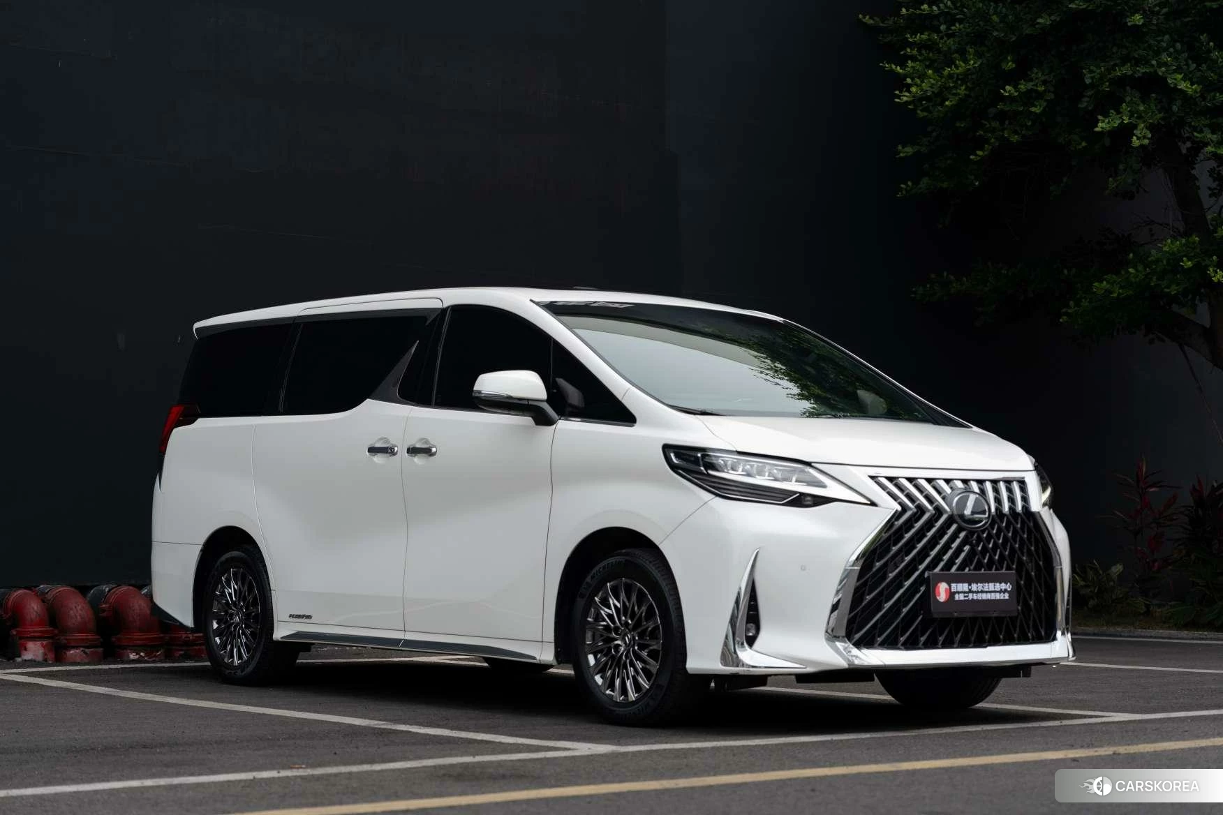 Lexus LM id 4452434 из Китая 17