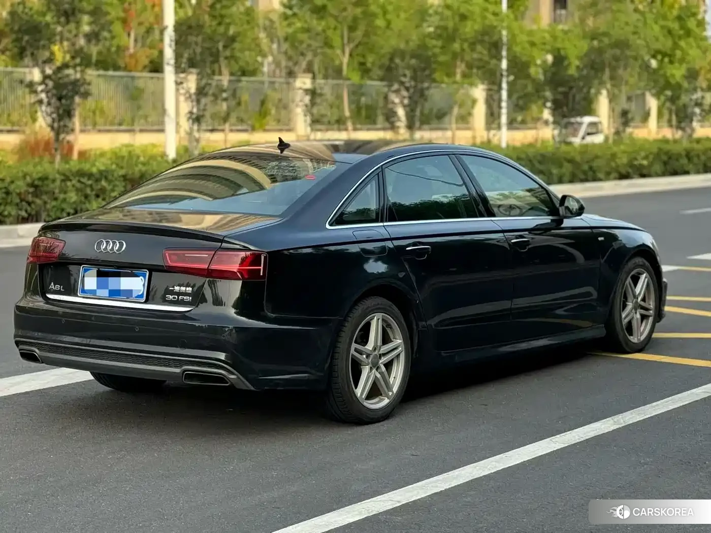 Audi A6L id 4576815 из Китая 9