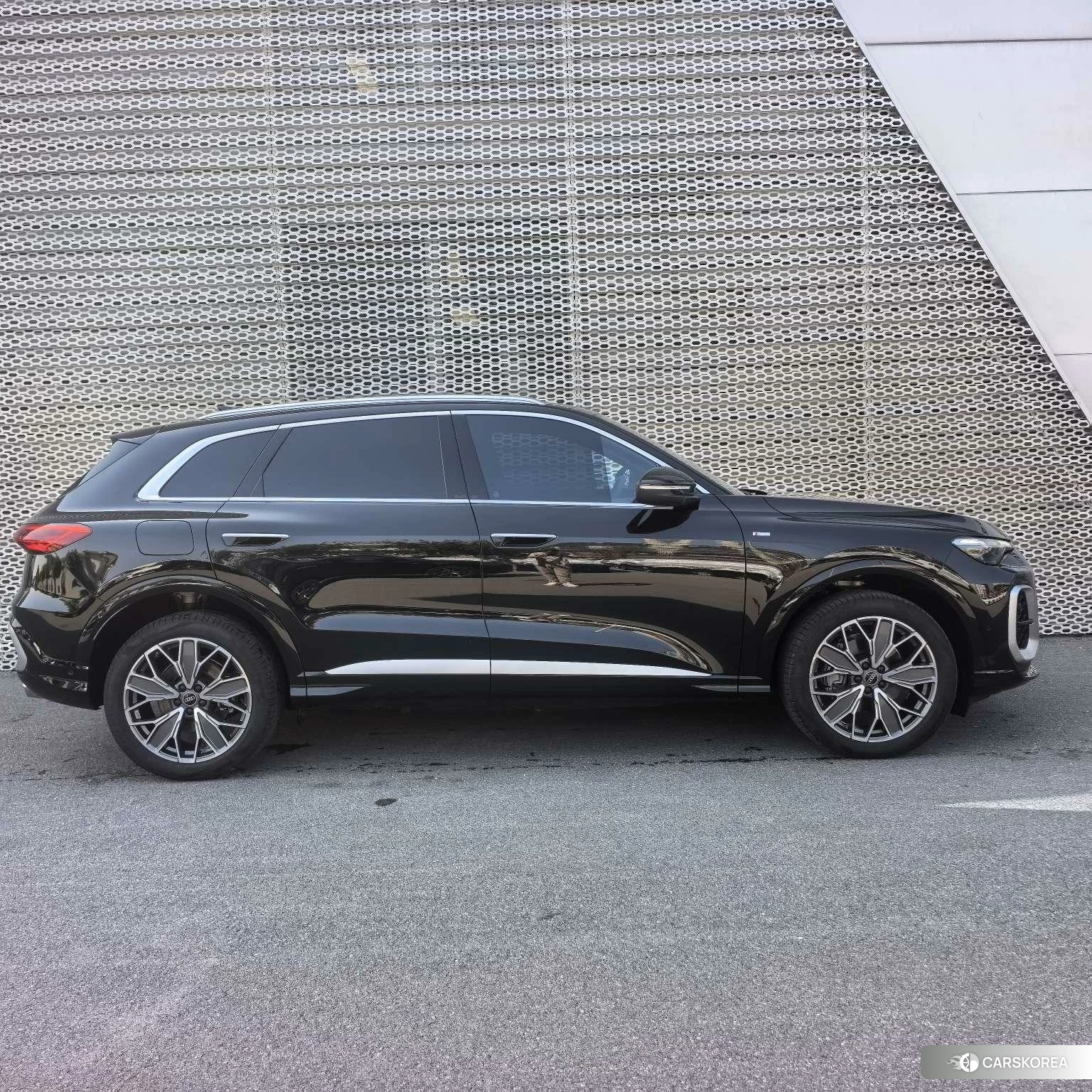 Audi Q5L id 4498694 из Китая 12
