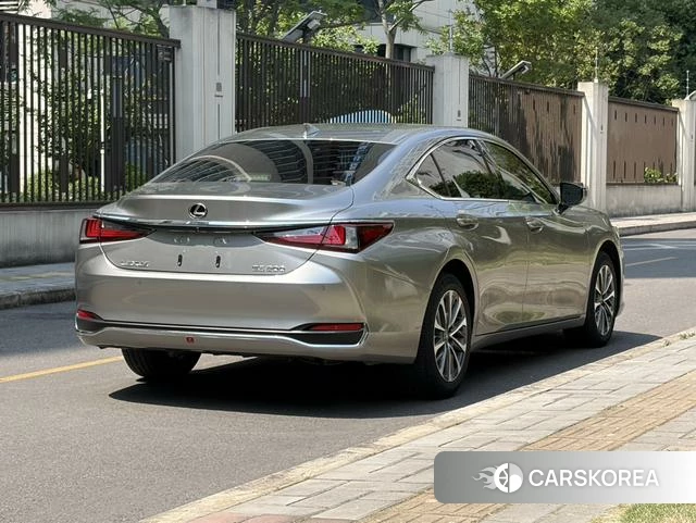 Lexus ES id 4300147 из Китая 25
