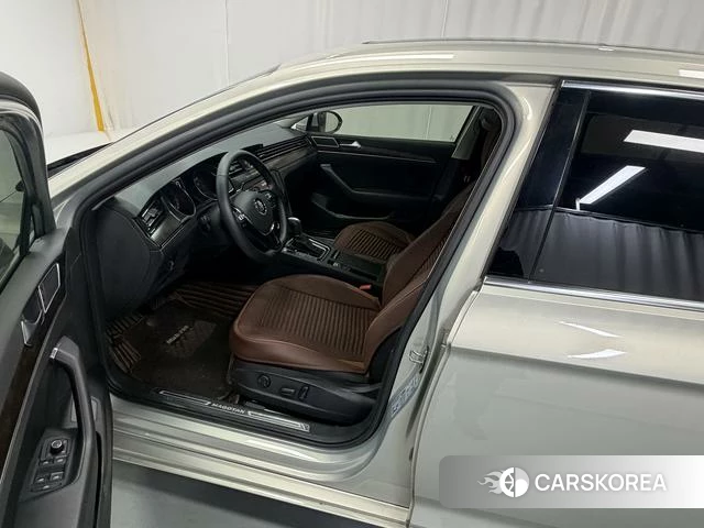 Volkswagen Magotan id 4238083 из Китая 19