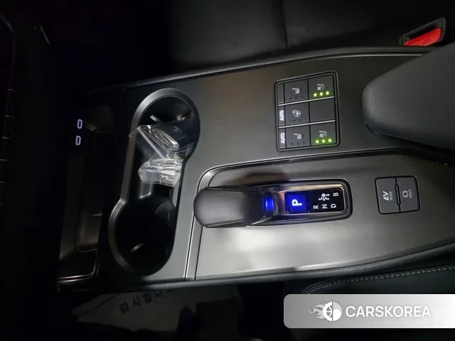 Lexus UX300h id 3168380 из Кореи 17