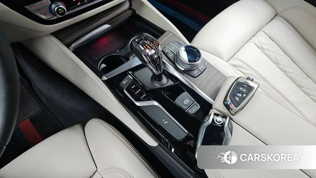 BMW 5 Series (G30) id 3942252 из Кореи 19