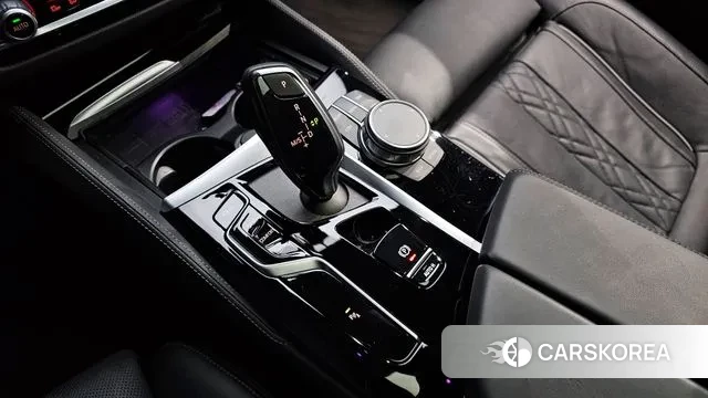 BMW 5 Series (G30) id 3670565 из Кореи 19