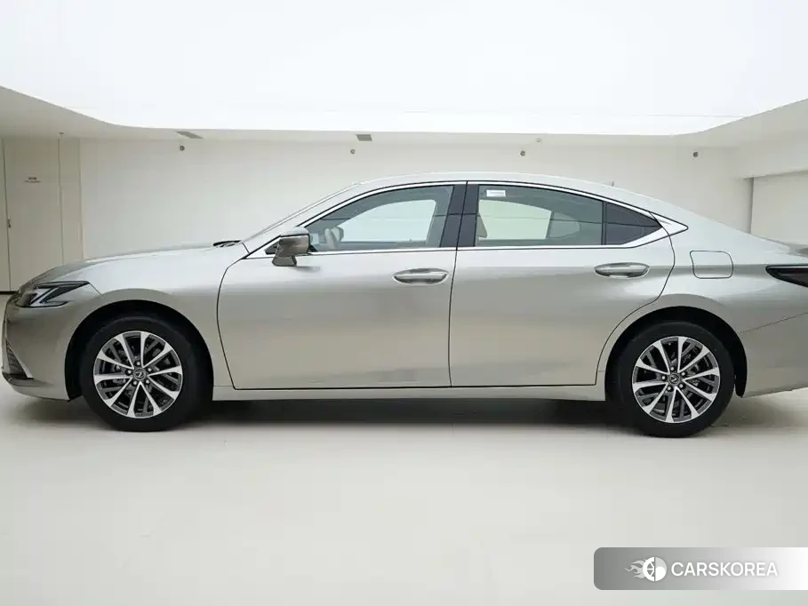 Lexus ES id 4654443 из Китая 20
