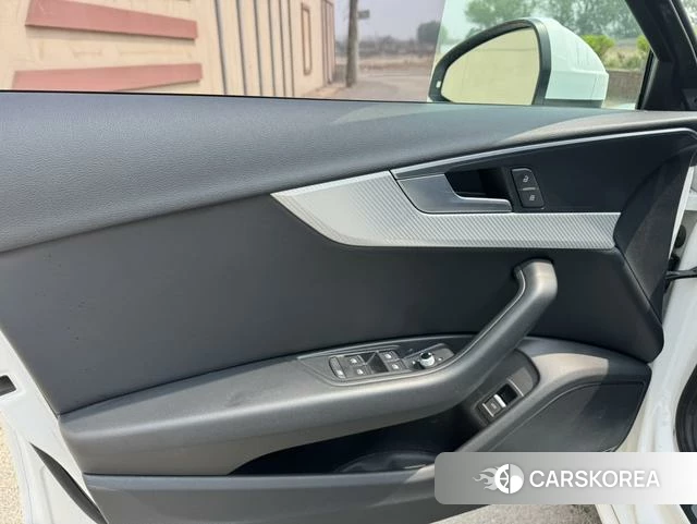 Audi A4L id 4253504 из Китая 28