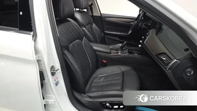 BMW 5 Series (G30) id 3656793 из Кореи 19