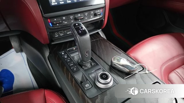 Maserati Quattroporte id 4620175 из Кореи 29