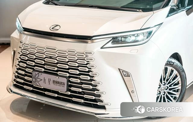 Lexus LM id 4264202 из Китая 21