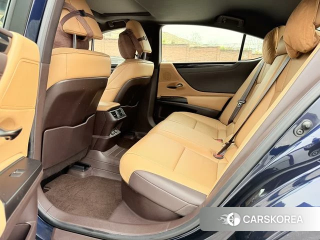 Lexus ES id 4274693 из Китая 16