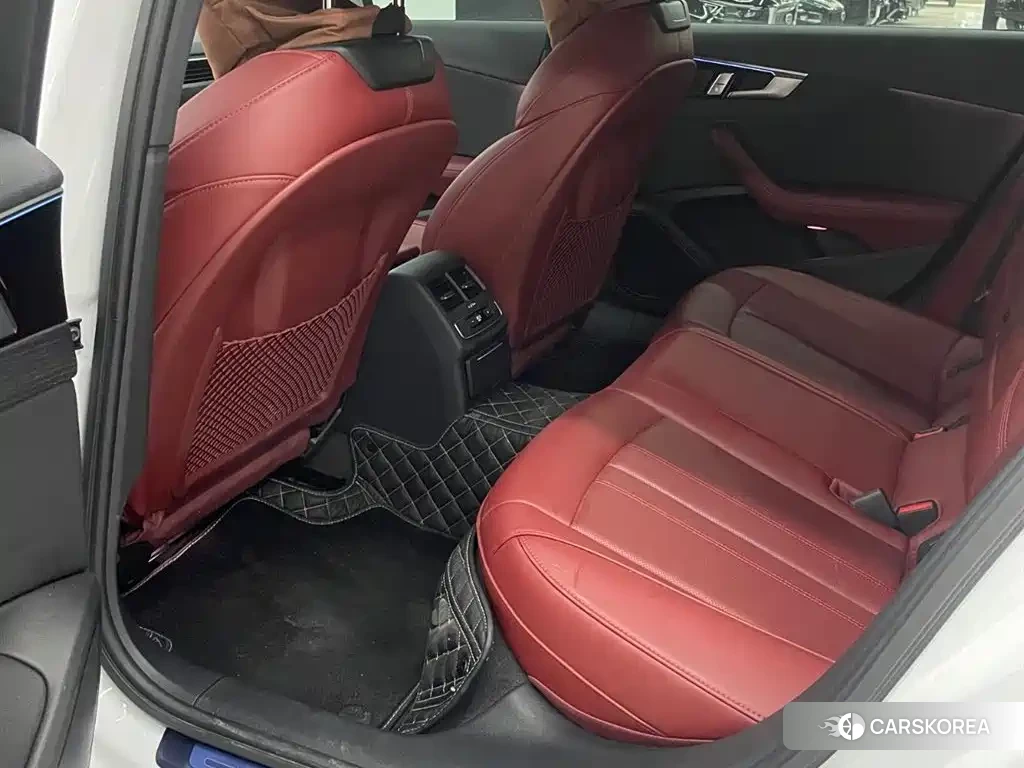 Audi A4L id 4547424 из Китая 14