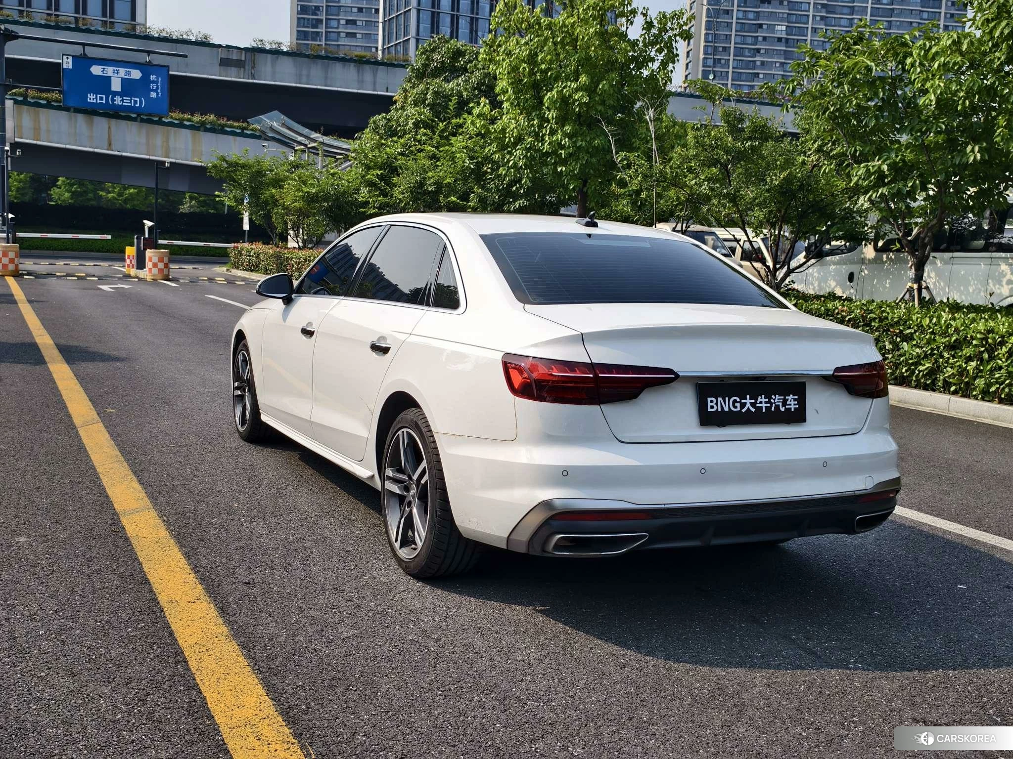 Audi A4L id 4510765 из Китая 14