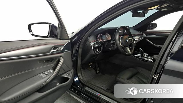 BMW 5 Series (G30) id 3891696 из Кореи 19